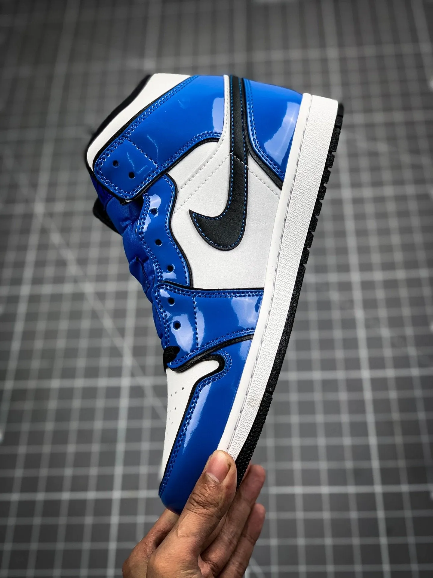 AIR JORDAN 1 MID SE SIGNAL BLUE SIGNAL BLUE/WHITE/BLACK